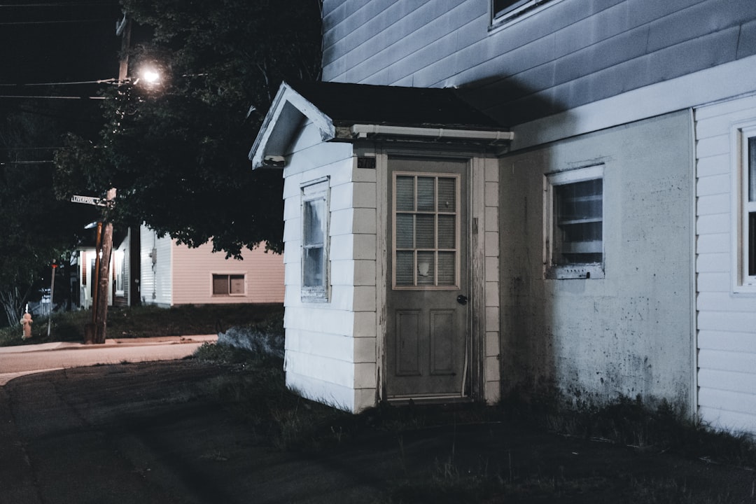 how to sell a haunted house