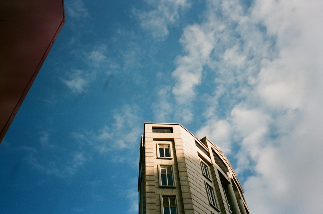 how tall is 2 storey house