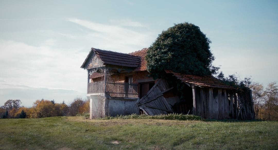 what is a detached house