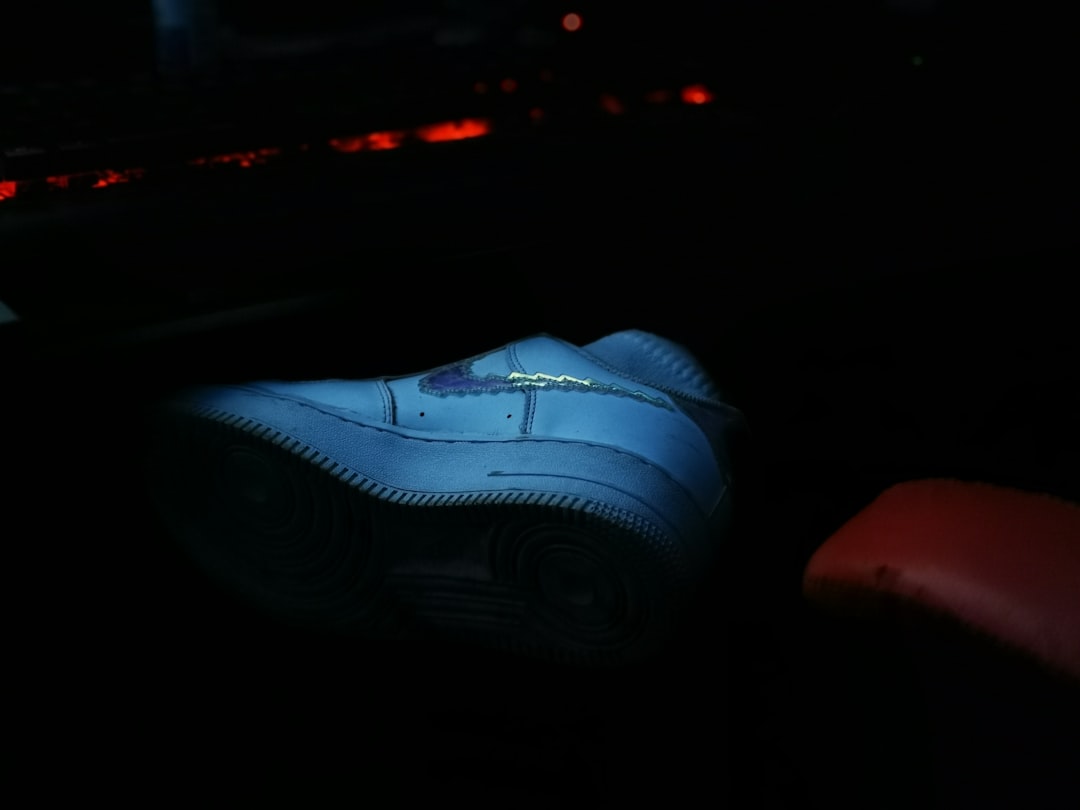 what colour shoes goes with blue dress