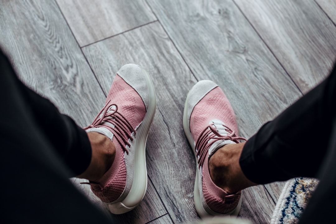 what color of shoes goes with pink dress