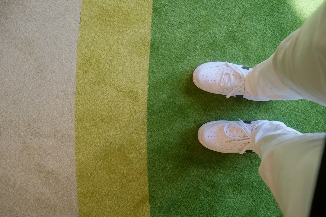 what color of shoe goes with green dress