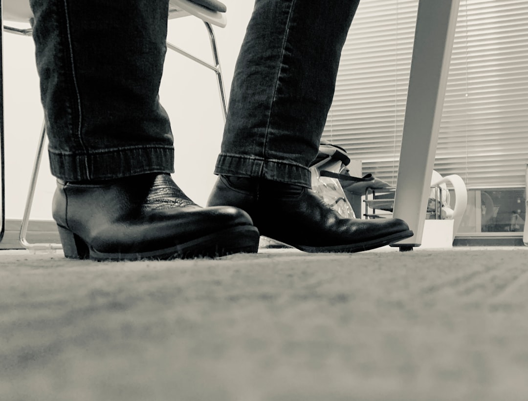 what shoes goes with wide leg jeans