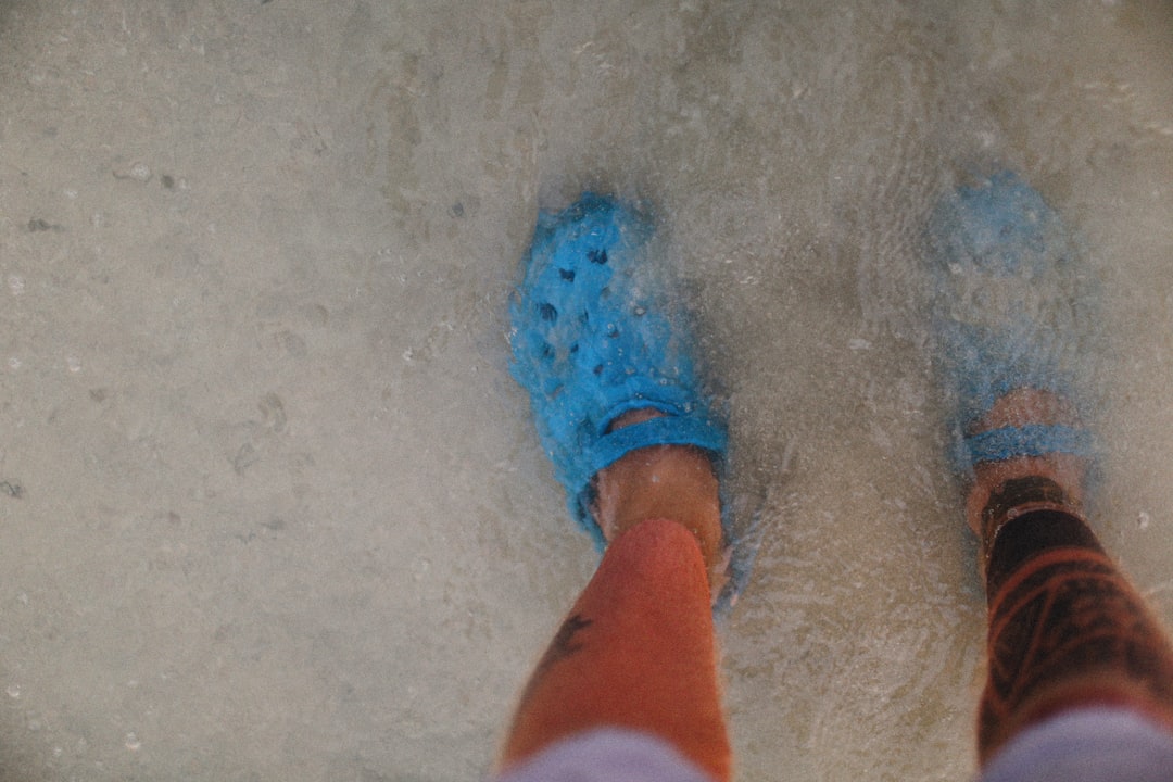 what color goes with blue shoes