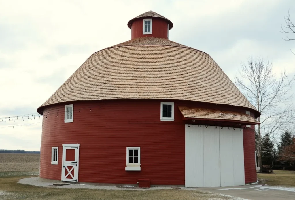 Key Design Elements for a Country Farmhouse with a Metal Roof