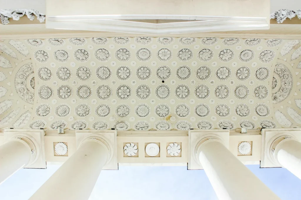 Why Cathedral Ceilings Are the Heart of Modern Farmhouse Design