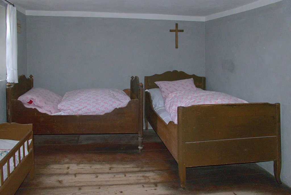 Why Climate‑Specific Design Matters for Farmhouses