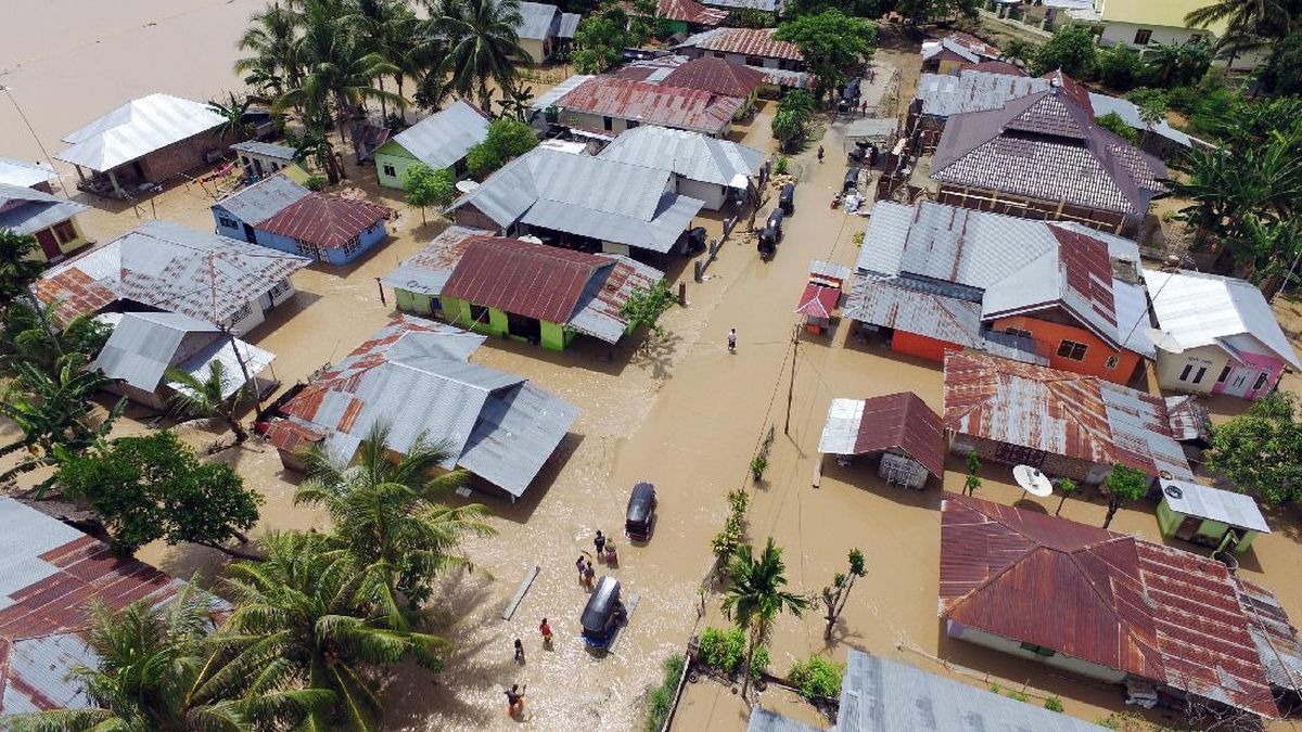 Banjir bandang menerjang Kecamatan Biau Gorontalo Utara menimbun ratusan rumah dengan lumpur
