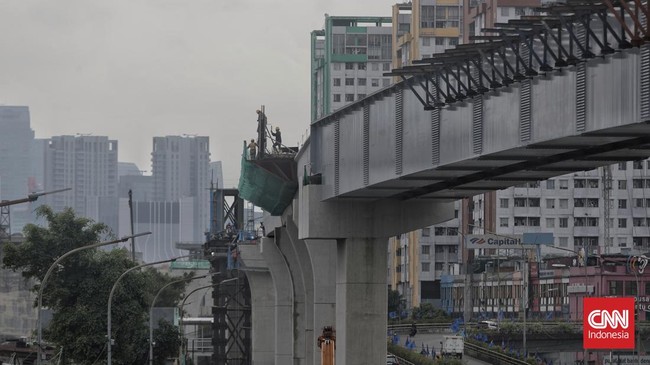 Pembangunan LRT Jakarta Fase 1B di kawasan Manggarai