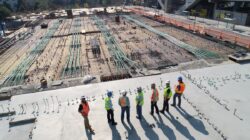 Konstruksi gedung perkantoran di Jakarta