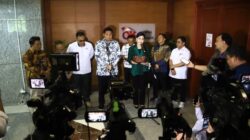 Ketua Dewan Komisioner OJK Friderica Widyasari Dewi saat bertemu Menteri PKP Maruarar Sirait membahas akselerasi program 3 juta rumah