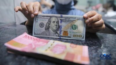 Rupiah melemah terhadap dolar AS nyaris tembus Rp18.000 - money changer Jakarta