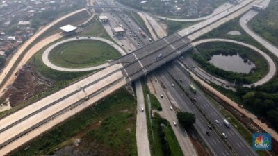 Proyek pembangunan Jalan Tol Serpong-Bogor via Parung sepanjang 32 kilometer
