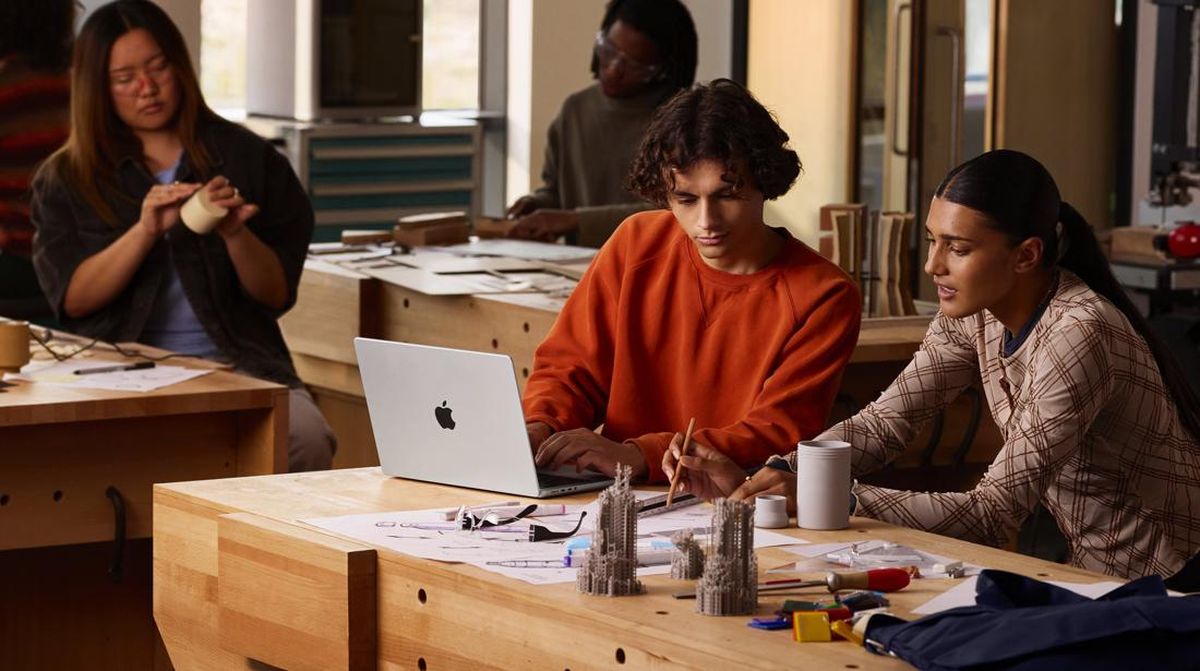 MacBook Pro M5 Pro dan M5 Max resmi hadir di Indonesia dengan kemampuan AI tanpa internet