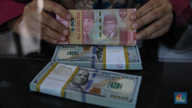 Rupiah melemah terhadap dolar AS di money changer Jakarta