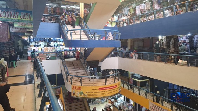 Pedagang Pasar Cipulir Jakarta Selatan resah karena pembeli semakin berkurang
