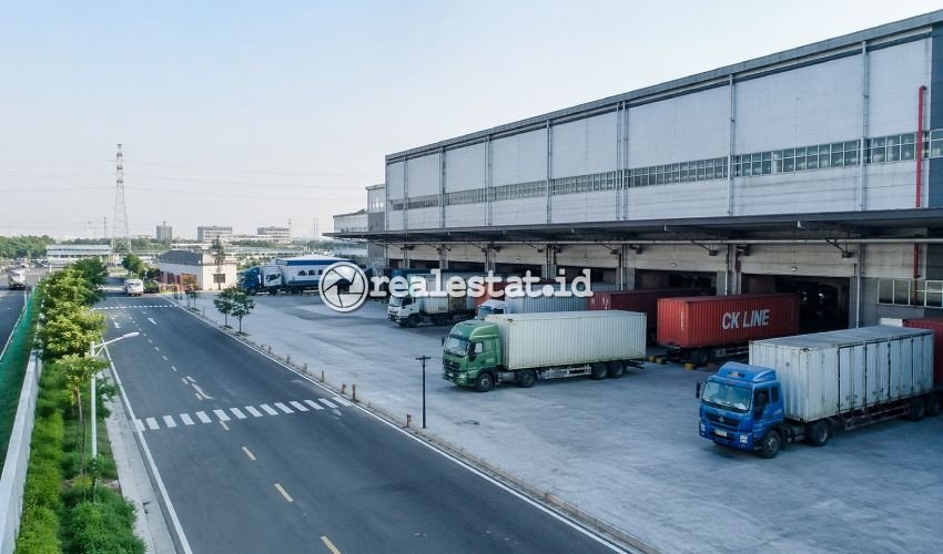 Ilustrasi area gudang logistik modern di kawasan industri Greater Jakarta