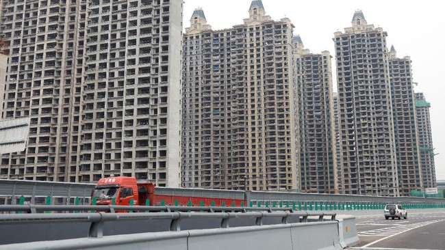 Bangunan perumahan Evergrande yang belum selesai di Luoyang China