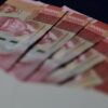 Ilustrasi uang bantuan dari pemerintah bagi pekerja bergaji di bawah 5 juta rupiah
