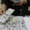 Ilustrasi penukaran mata uang di money changer Jakarta