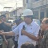 Menteri Perumahan dan Kawasan Permukiman Maruarar Sirait meninjau renovasi rumah di Menteng Tenggulun Jakarta