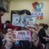 Rupiah melemah terhadap dolar AS menembus Rp18.020