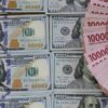 Ilustrasi Dolar Amerika Serikat dan Rupiah di Money Changer